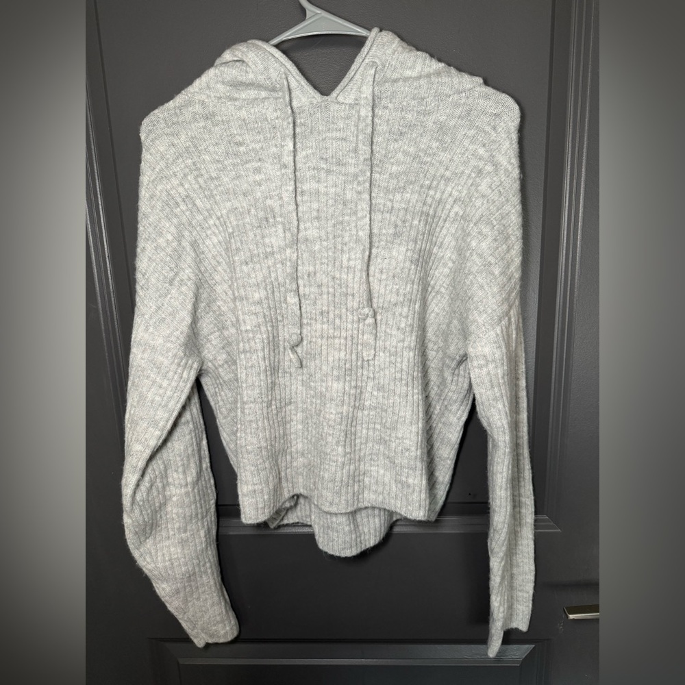 PINK cropped sweater w/ hood